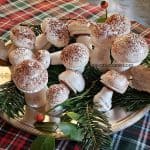Ciupercuțe din bezea cu ciocolată – rețeta clasică de bezele în formă de ciupercă