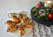 Cornulețe Jerbo, Gerbeaud sau Zserbo – rețeta de cornulețe fragede cu nucă, gem de caise și ciocolată Cornulețe Jerbo, Gerbeaud sau Zserbo - rețeta de cornulețe fragede cu nucă, gem de caise și ciocolată savori urbane