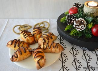 Cornulețe Jerbo, Gerbeaud sau Zserbo – rețeta de cornulețe fragede cu nucă, gem de caise și ciocolată Cornulețe Jerbo, Gerbeaud sau Zserbo - rețeta de cornulețe fragede cu nucă, gem de caise și ciocolată savori urbane