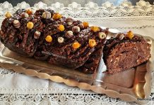 Cozonac Ferrero Rocher cu alune caramelizate, Nutella, ciocolată și lichior Bailey’s Cozonac Ferrero Rocher cu alune caramelizate, Nutella, ciocolată și lichior Bailey's