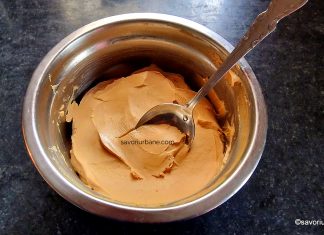 Cremă caramel din lapte condensat (dulce de leche) cu sare, din 2 ingrediente – fără ouă Crema caramel din lapte condensat (dulce de leche) din 2 ingrediente - fără ouă reteta savori urbane