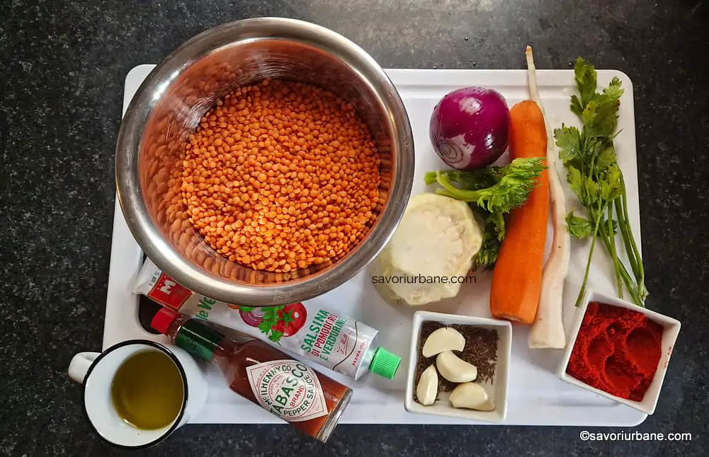 Ingrediente pentru supa de linte cu ceapă, usturoi și zarzavat