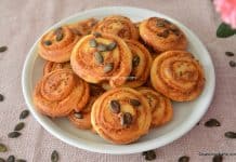 Melcișori cu jumări – rețeta de pogăcele spiralate cu pastă de jumări Melcișori cu jumări - rețeta de pogăcele spirale cu pastă de jumări savori urbane