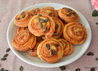 Melcișori cu jumări – rețeta de pogăcele spiralate cu pastă de jumări Melcișori cu jumări - rețeta de pogăcele spirale cu pastă de jumări savori urbane