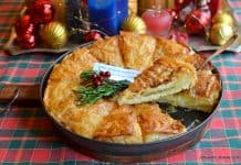 Plăcintă cu răvașe pentru Anul Nou – rețeta rapidă cu brânză, iaurt și foi subțiri din comerț Plăcintă cu răvașe pentru Anul Nou - rețeta rapidă cu brânză, iaurt și foi subțiri din comerț savori urbane
