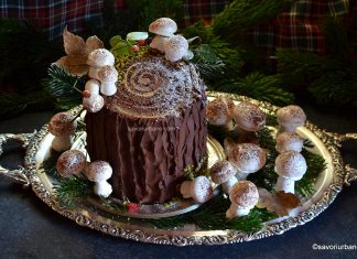 Ruladă buturugă verticală cu ciuperci din bezea – rețeta de tort trunchi de copac sau Buche de Noel Ruladă buturugă verticală cu ciuperci din bezea - rețeta de tort trunchi de copac sau Buche de Noel savori urbane