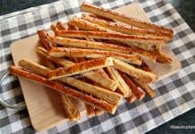 Sărățele cu pastă de jumări și piper – din aluat spornic cu untură și brânză Sărățele cu pastă de jumări și piper - din aluat spornic cu untură și brânză rețeta savori urbane