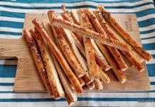 Sărățele simple și ieftine cu untură și telemea sau brânză frământată + VIDEO Sărățele simple și ieftine cu untură și telemea sau brânză frământată rețeta savori urbane