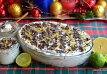 Tiramisu cu lămâie, limetă, lapte condensat și fulgi de ciocolată – rețeta de Tiramisu stracciatella Tiramisu cu lămâie, limetă, lapte condensat și fulgi de ciocolată - rețeta de Tiramisu stracciatella savori urbane