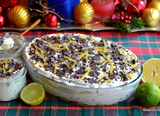 Tiramisu cu lămâie, limetă, lapte condensat și fulgi de ciocolată – rețeta de Tiramisu stracciatella Tiramisu cu lămâie, limetă, lapte condensat și fulgi de ciocolată - rețeta de Tiramisu stracciatella savori urbane