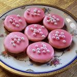 Fursecuri cu gem de zmeură și glazură roz – rețeta de Brabanter sau ișlere roz