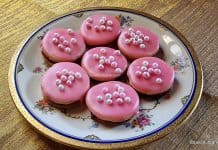 Fursecuri cu gem de zmeură și glazură roz – rețeta de Brabanter sau ișlere roz brabanter cu zmeura reteta de fursecuri fragede nemtesti cu glazura roz