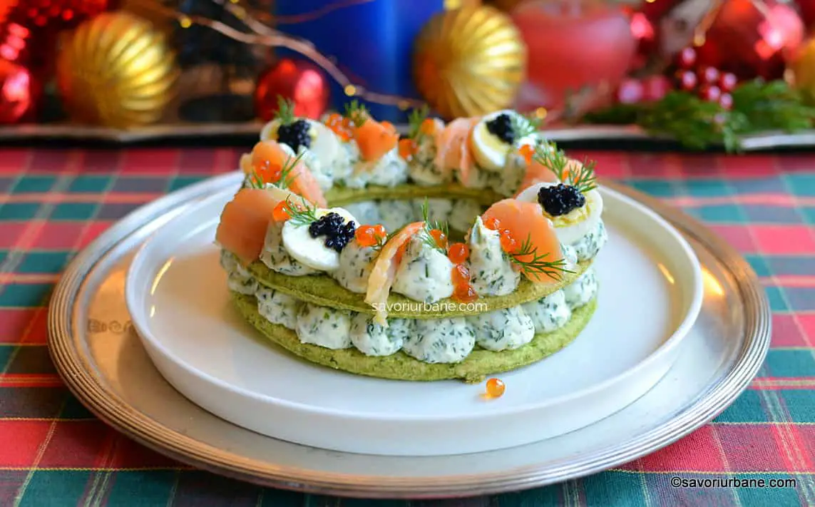 tort aperitiv cu somon afumat aluat fraged verde si cream cheese caviar