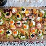 10 rețete de canapeuri festive sau amuse bouche – aperitive în mini tarte sau coșulețe din aluat fraged colorat