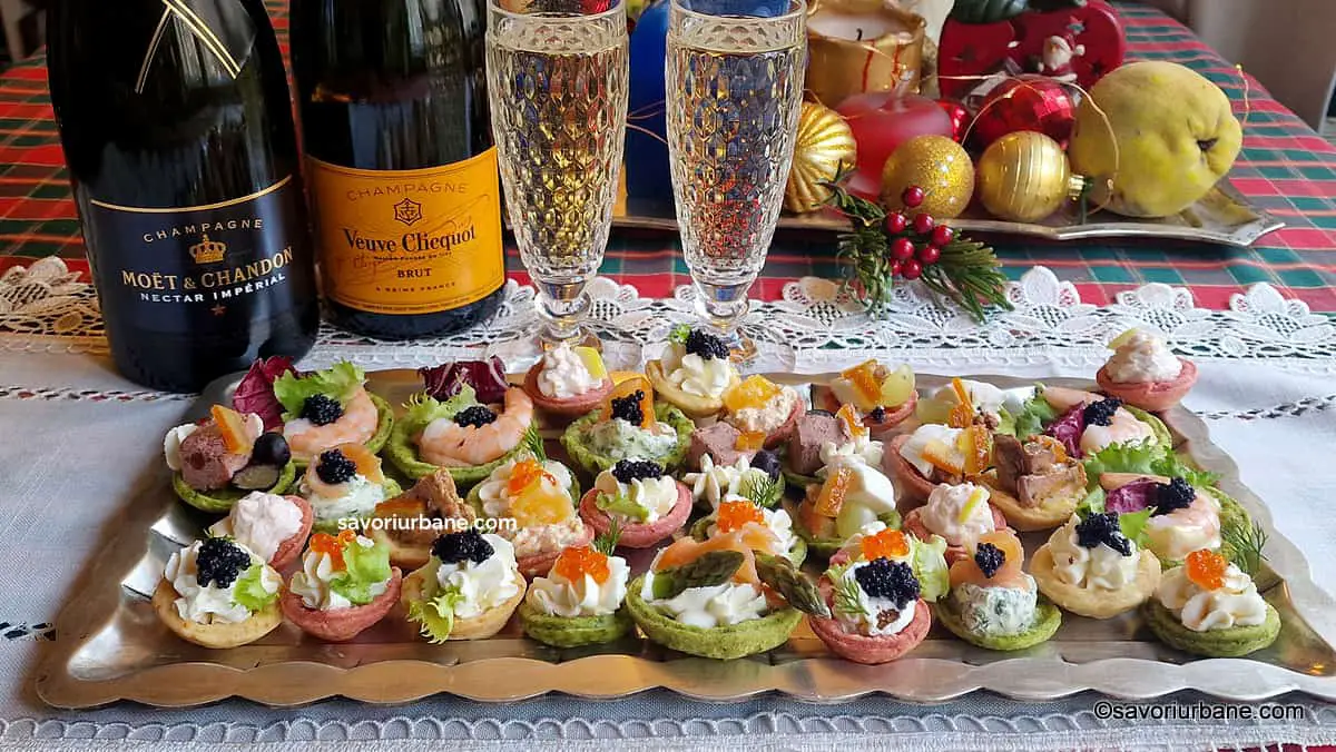 Servire 10 rețete de canapeuri festive - aperitive în mini tarte sau coșulețe din aluat fraged colorat natural savori