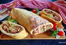 Big Mac Roll – rețeta de ruladă cu umplutură de burger cu brânză Cheddar și sos cremos Big Mac Roll - rețeta de ruladă cu umplutură de burger cu brânză Cheddar și sos cremos savori urbane