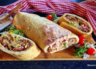 Big Mac Roll – rețeta de ruladă cu umplutură de burger cu brânză Cheddar și sos cremos Big Mac Roll - rețeta de ruladă cu umplutură de burger cu brânză Cheddar și sos cremos savori urbane