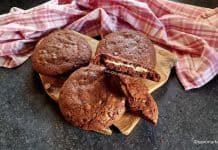 Cheesecake brownie cookies cu ciocolată – rețeta de biscuiți umpluți cu cremă de brânză Cheesecake brownie cookies cu ciocolată - rețeta de biscuiți umpluți cu cremă de brânză savori urbane