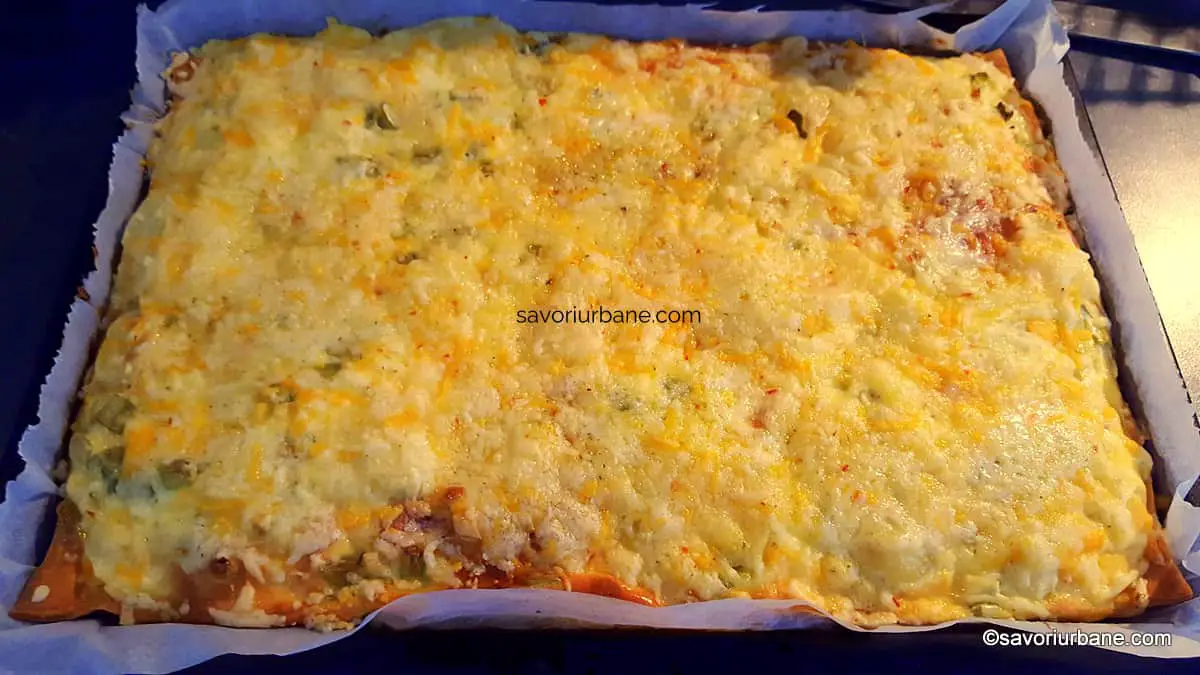 Cum se face crusta gratinată de brânză (cheddar, gouda, mozzarella, cașcaval etc) a acestei quiche (2)