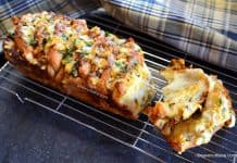 Pâine cu usturoi, cașcaval și ceapă verde – care se desface în felii pufoase (pull apart cheesy bread) Pâine cu usturoi, cașcaval și ceapă verde - care se desface în felii pufoase (pull apart) rețeta savori urbane