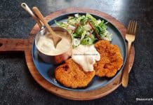 Șnițele din conopidă pane la cuptor sau la air fryer – cu crustă crocantă cu usturoi Șnițele din conopidă pane la cuptor sau la air fryer - cu crustă crocantă și rumenită rețeta savori urbane