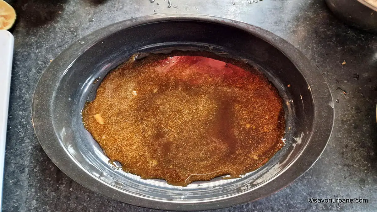 cum se imbraca forma cu zahar ars caramel pentru rasturnata cu orez si mere