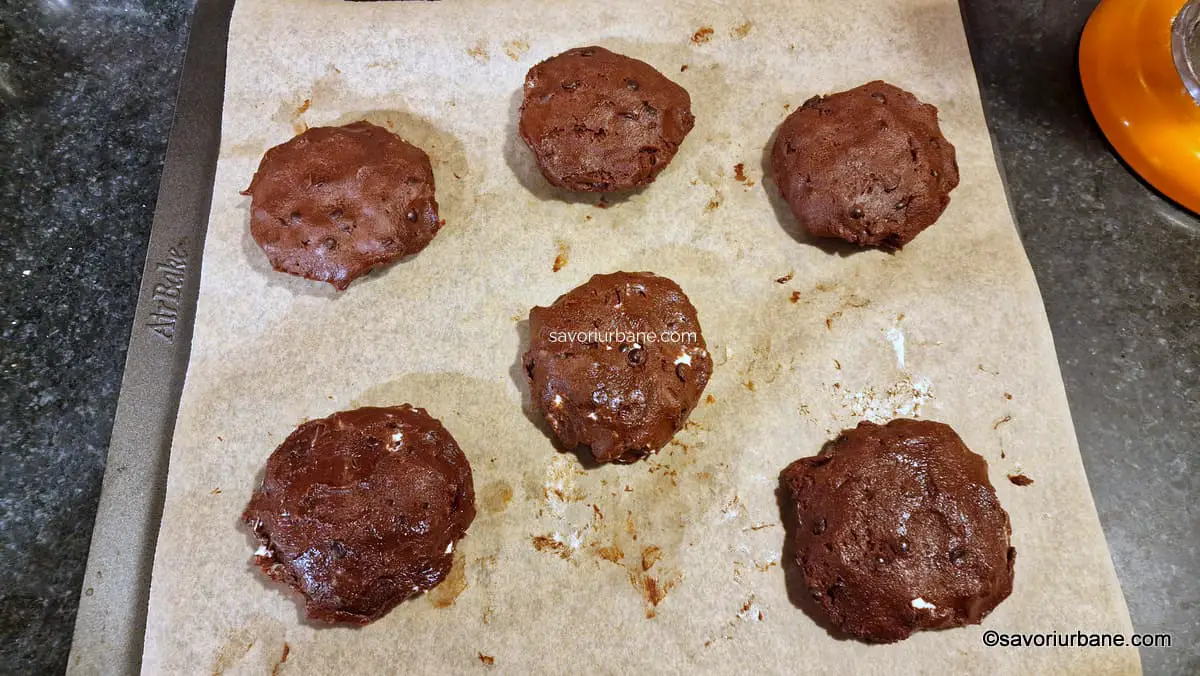 preparare biscuiti cu ciocolata cookies brownies umpluti cu philadelphia