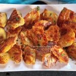Cartofi crocanți (răsturnați) cu crustă de parmezan și usturoi – la cuptor
