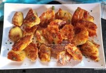 Cartofi crocanți (răsturnați) cu crustă de parmezan și usturoi – la cuptor Cartofi crocanți (răsturnați) cu crustă de parmezan și usturoi - la cuptor rețeta savori urbane