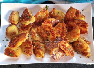 Cartofi crocanți (răsturnați) cu crustă de parmezan și usturoi – la cuptor Cartofi crocanți (răsturnați) cu crustă de parmezan și usturoi - la cuptor rețeta savori urbane
