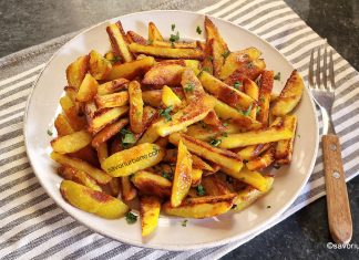 Cartofi prăjiți la tavă (la cuptor) – cu foarte puțin ulei sau untură de porc sau de pasăre Cartofi prăjiți la tavă (la cuptor) - cu foarte puțin ulei sau untură rețeta savori urbane