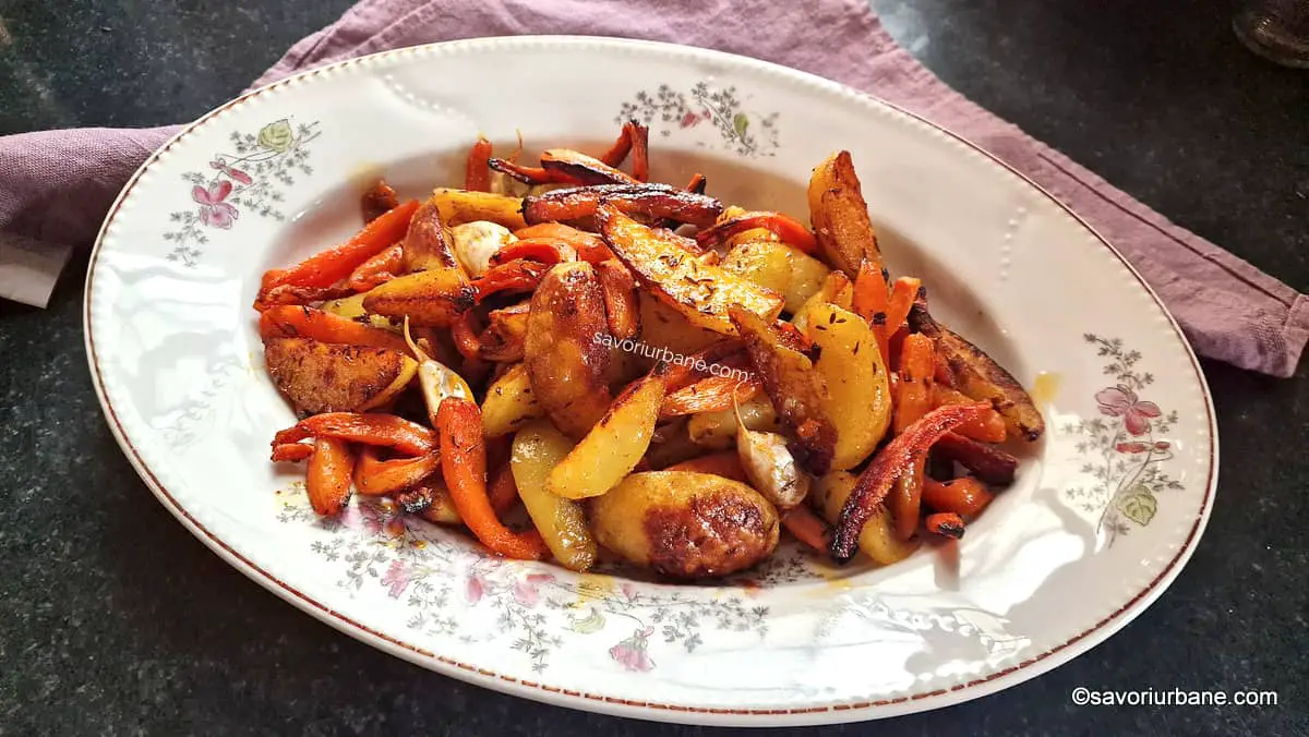 Cartofi rumeniți cu morcovi caramelizați și usturoi copt - la cuptor rețeta savori urbane