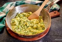 Écrasé de cartofi cu smântână, unt și verdețuri – rețeta franțuzească de cartofi zdrobiți Écrasé de cartofi cu smântână, unt și verdețuri - rețeta franțuzească savori urbane