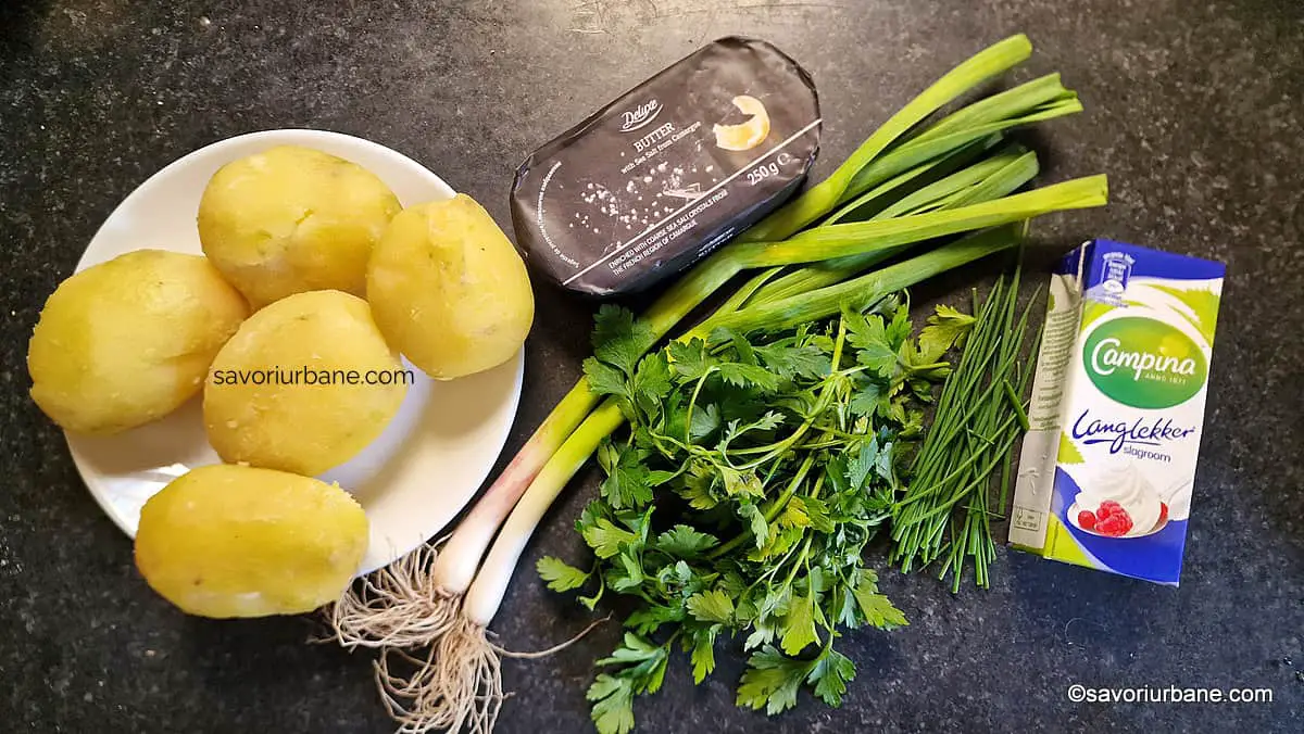 Ingrediente pentru garnitura din cartofi fierți și zdrobiți ecrase de pomme de terre