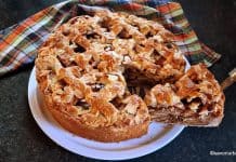 Tartă cu mere, nucă și stafide – rețeta olandeză de appeltaart cu grilaj împletit Tartă cu mere, nucă și stafide - rețeta olandeză de appeltaart savori urbane