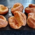 Yorkshire Pudding rețeta de budinci englezești din aluat de clătite – la cuptor