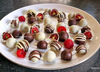 Zmeură cu ciocolată albă și neagră, cu miez de fistic – desert simplu și rapid Franui style Zmeură cu ciocolată albă și neagră - Franui style rețeta savori urbane