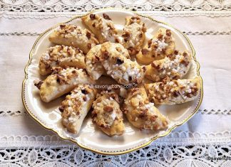 Cornulețe Minune cu nucă și gem sau mini portofele fragede (video) – rețeta străbunicii mele Buia cornuri minune buia sibiu reteta de cornulete fragede cu gem de caise si nuca