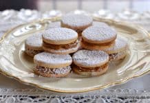 Alfajores – rețeta de fursecuri fragede cu cremă caramel din lapte condensat (dulce de leche) Alfajores - rețeta de fursecuri fragede cu cremă caramel (dulce de leche) savori ubane