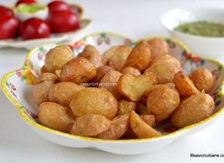 Cartofi noi prăjiți întregi sau jumătăți, cu tot cu coaja subțire – rețeta cea mai simplă și rapidă Cartofi noi prăjiți întregi, cu tot cu coaja subțire - rețeta cea mai simplă și rapidă savori urbane