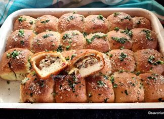 Chifle cu ciuperci, bacon, mozzarella și unt topit cu usturoi și verdețuri – din aluat pufos cu cartofi (piure) Chifle pufoase cu cartofi și umplutură de ciuperci, șuncă, cașcaval rețeta savori urbane