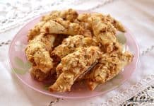 Cornulețe cu caramel sărat și alune de pădure (nuci, migale) – din aluat fraged cu amidon (de Alfajores) Cornulețe cu caramel sărat și alune de pădure (nuci, migale) - din aluat fraged de Alfajores rețeta savori urbane