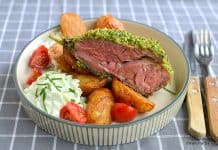 Cotlete de miel în crustă verde de ierburi aromatice, parmezan și panko – rețeta de coaste de miel la cuptor Cotlete de miel în crustă verde de ierburi aromatice, parmezan și panko - rețeta de rack of lamb la cuptor savori urbane
