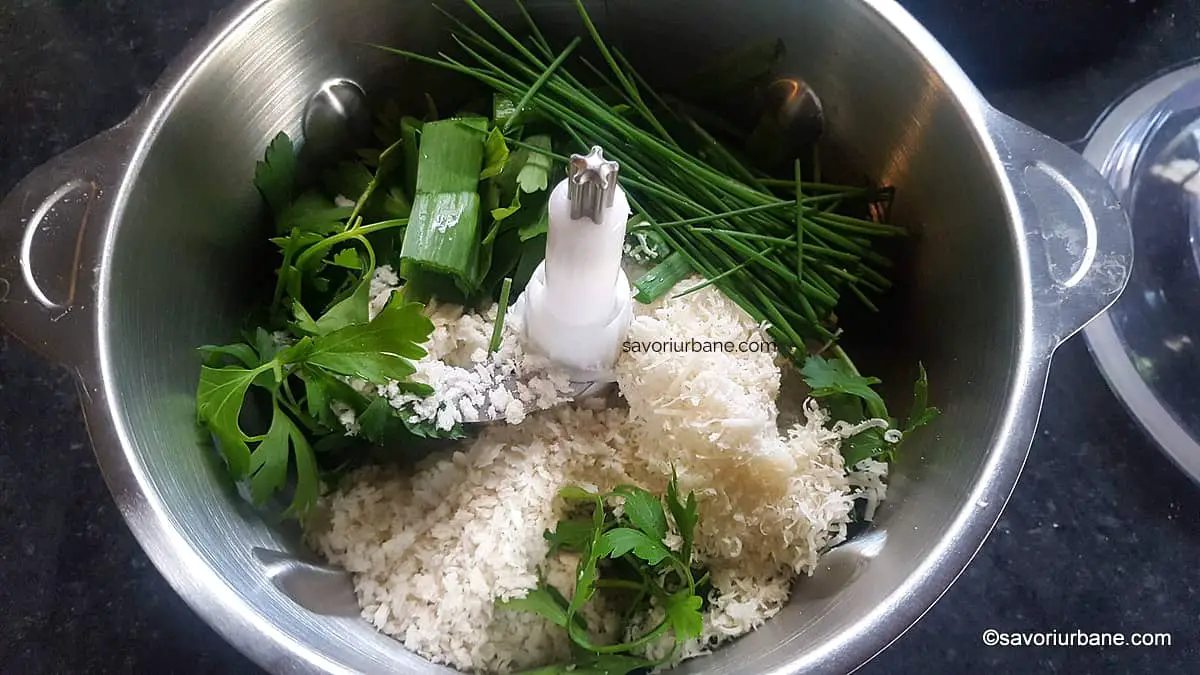 Cum se face crusta verde de ierburi aromatice cu usturoi, pesmet panko și parmezan (1)