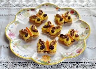 Fursecuri Arlechin în formă de fluturași – cu gem de zmeură și de caise Fursecuri Arlechin în formă de fluturași - cu gem de zmeură și de caise rețeta savori urbane