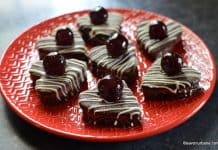 Fursecuri Mon Chéri – inimioare cu cremă de ciocolată și dulceață de vișine, cireșe Amarena Fursecuri Mon Cheri - inimioare cu cremă de ciocolată și dulceață de vișine sau cireșe Amarena rețeta savori urbane