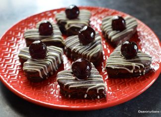 Fursecuri Mon Chéri – inimioare cu cremă de ciocolată și dulceață de vișine, cireșe Amarena Fursecuri Mon Cheri - inimioare cu cremă de ciocolată și dulceață de vișine sau cireșe Amarena rețeta savori urbane
