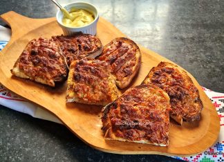 Mici pe pâine – rețeta de pastă de mititei unsă și prăjită pe felii de pâine (la grătar) Mici pe pâine - rețeta de pastă de mititei unsă și prăjită pe felii de pâine (la grătar) savori urbane