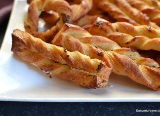 Sărățele duble tip spic, răsucite și foietate – rețeta de saleuri crocante cu brânză Sărățele duble tip spic, răsucite și foietate - rețeta de saleuri crocante cu brânză savori urbane