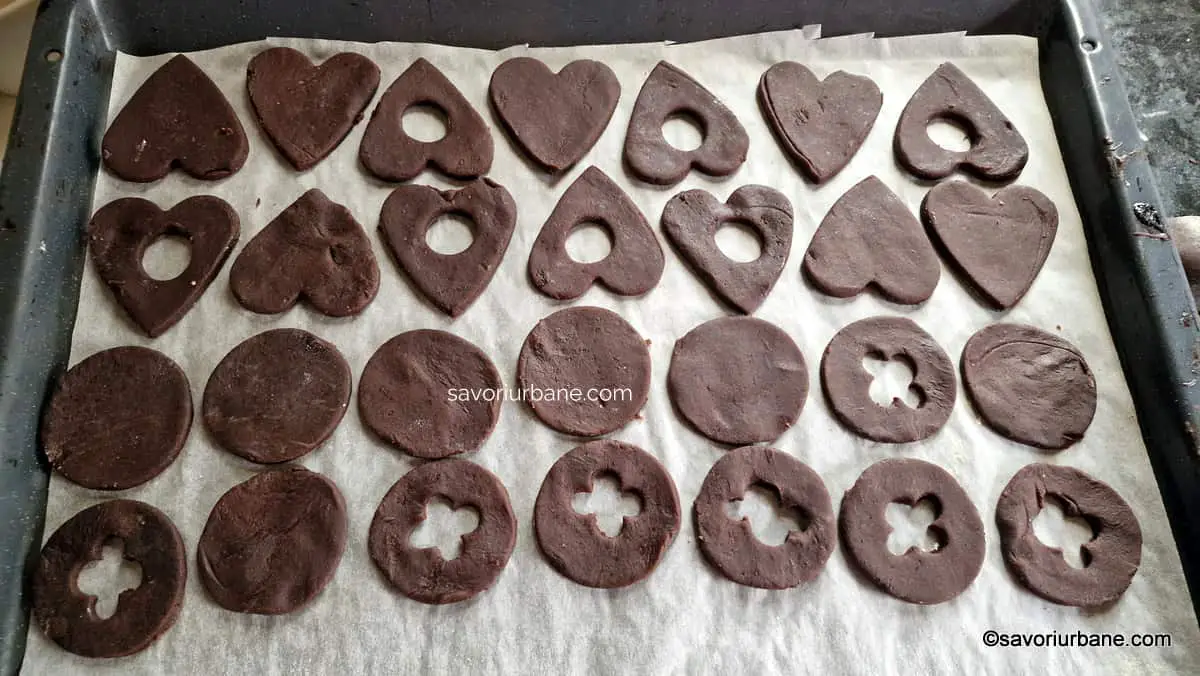 preparare si coacere biscuiti fragezi fursecuri cu cacao si unt (1)